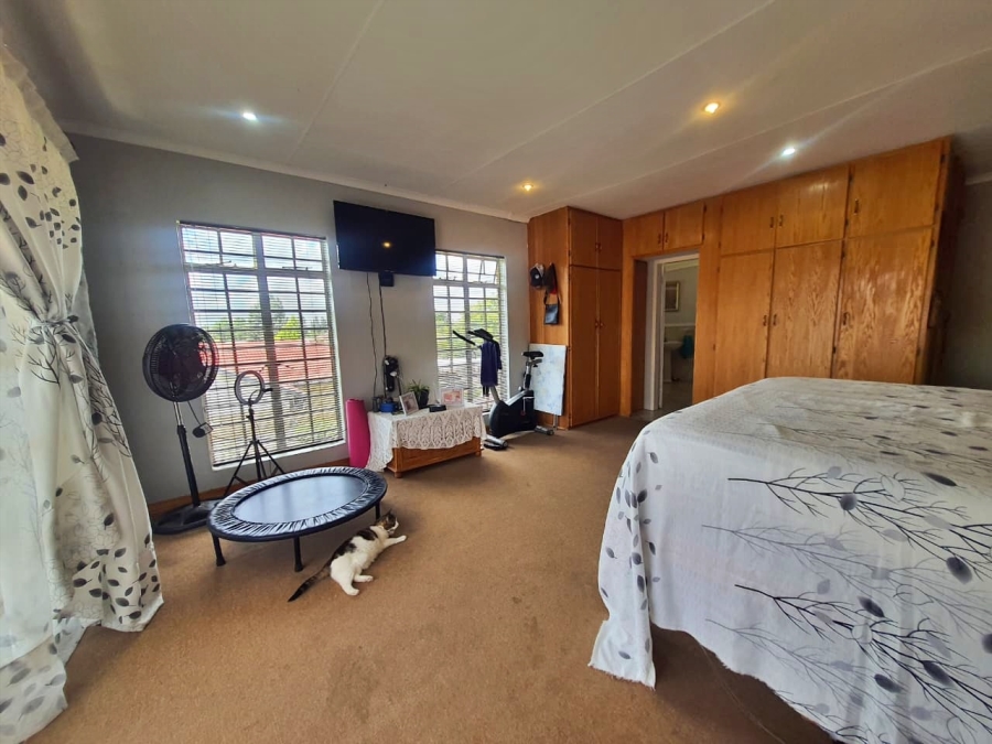 4 Bedroom Property for Sale in Miederpark North West